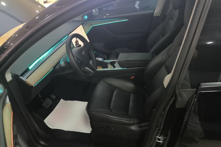 Used Tesla Model Y 2022 Rear-Wheel-Drive Version Left Front Seat