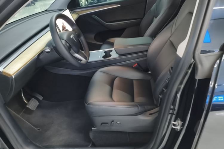 Used Tesla Model Y 2022 Rear-Wheel-Drive Version Left Front Seat