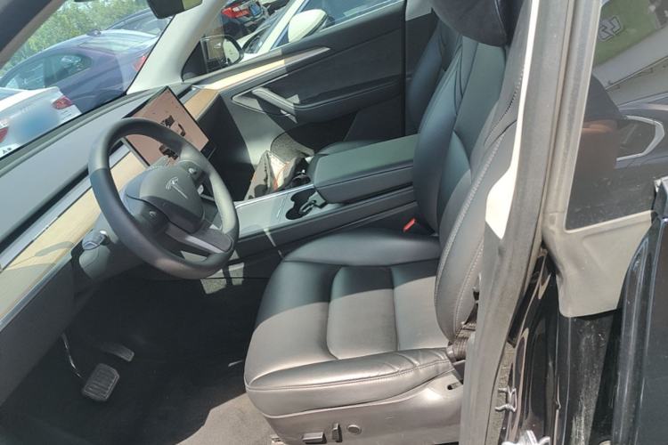 Used Tesla Model Y 2022 Rear-Wheel-Drive Version Left Front Seat