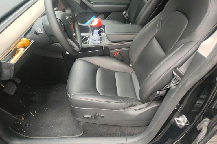 Used Tesla Model Y 2022 Long-Range All-Wheel-Drive Version Left Front Seat
