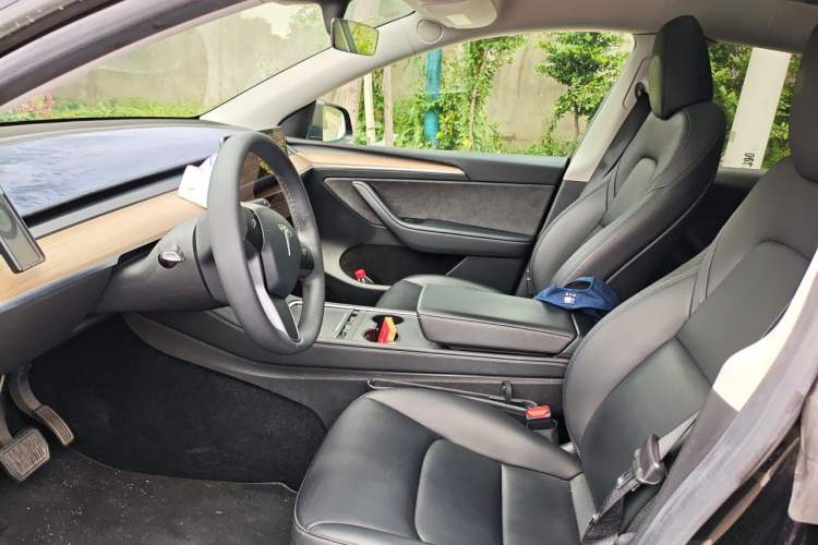 Used Tesla Model Y 2022 Long-Range All-Wheel-Drive Version Left Front Seat