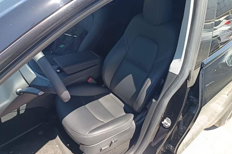 Used Tesla Model Y 2022 Performance High-Performance All-Wheel-Drive Version Left Front Seat