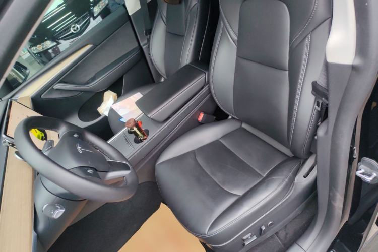 Used Tesla Model Y 2022 Rear-Wheel-Drive Version Left Front Seat