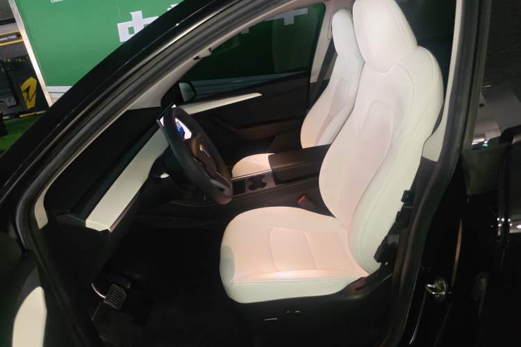 Used Tesla Model Y 2022 Long-Range All-Wheel-Drive Version Left Front Seat