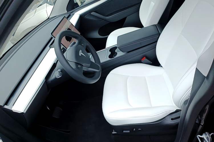 Used Tesla Model Y 2022 Long-Range All-Wheel-Drive Version Left Front Seat