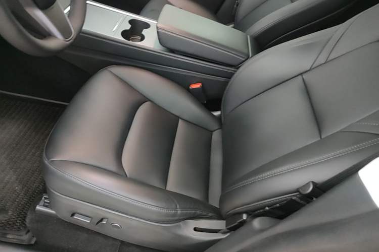 Used Tesla Model Y 2022 Performance High-Performance All-Wheel-Drive Version Left Front Seat
