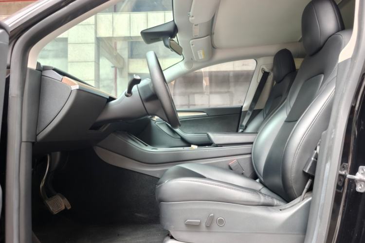 Used Tesla Model Y 2022 Rear-Wheel-Drive Version Left Front Seat