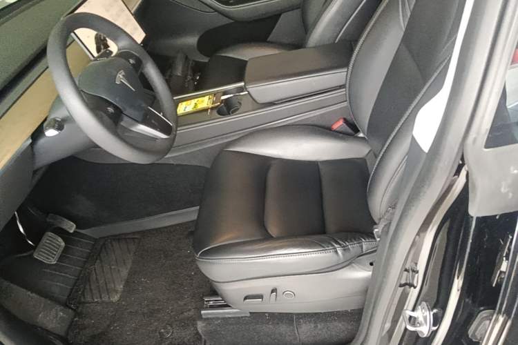 Used Tesla Model Y 2022 Rear-Wheel-Drive Version Left Front Seat