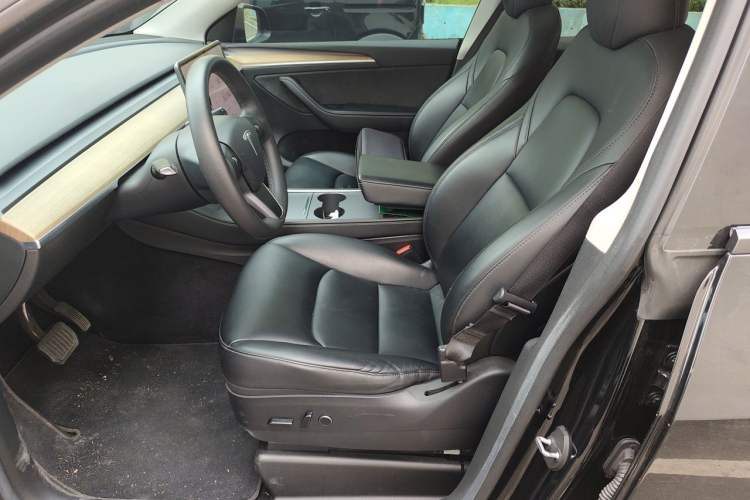 Used Tesla Model Y 2022 Rear-Wheel-Drive Version Left Front Seat