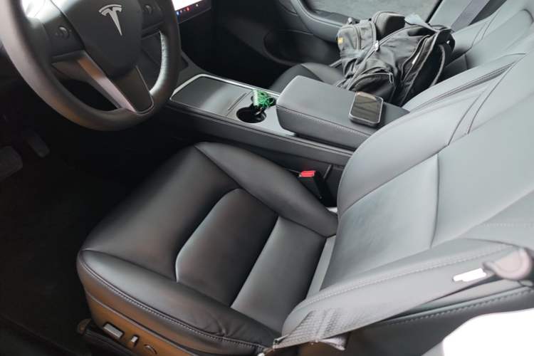 Used Tesla Model Y 2022 Long-Range All-Wheel-Drive Version Left Front Seat