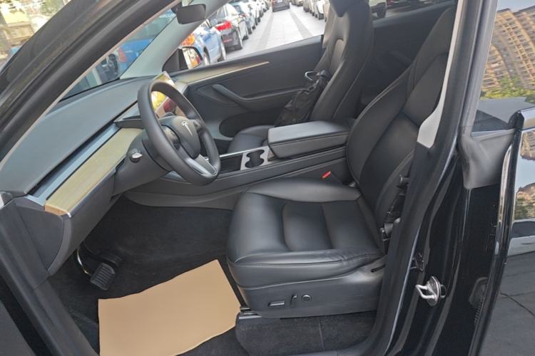 Used Tesla Model Y 2022 Rear-Wheel-Drive Version Left Front Seat