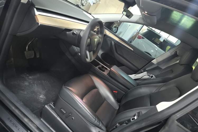 Used Tesla Model Y 2022 Rear-Wheel-Drive Version Left Front Seat