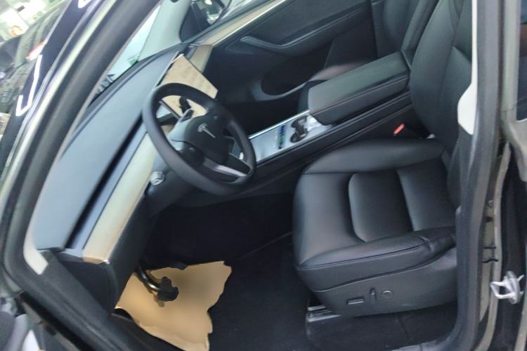 Used Tesla Model Y 2022 Rear-Wheel-Drive Version Left Front Seat