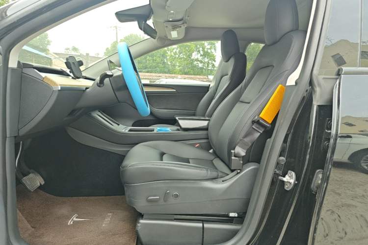 Used Tesla Model Y 2022 Rear-Wheel-Drive Version Left Front Seat
