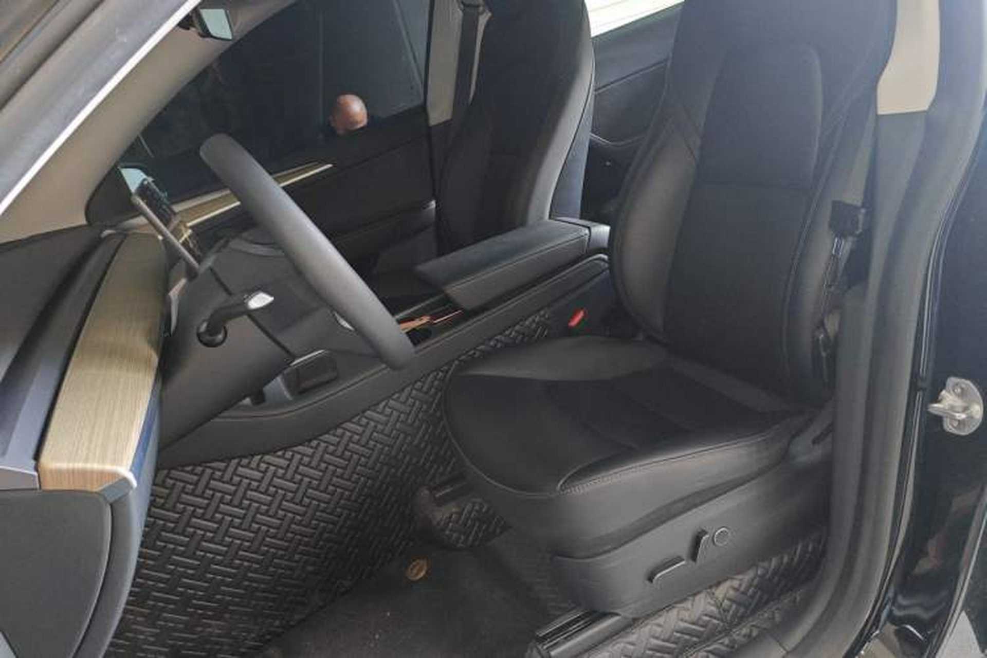 Used Tesla Model Y 2022 Rear-Wheel-Drive Version Left Front Seat
