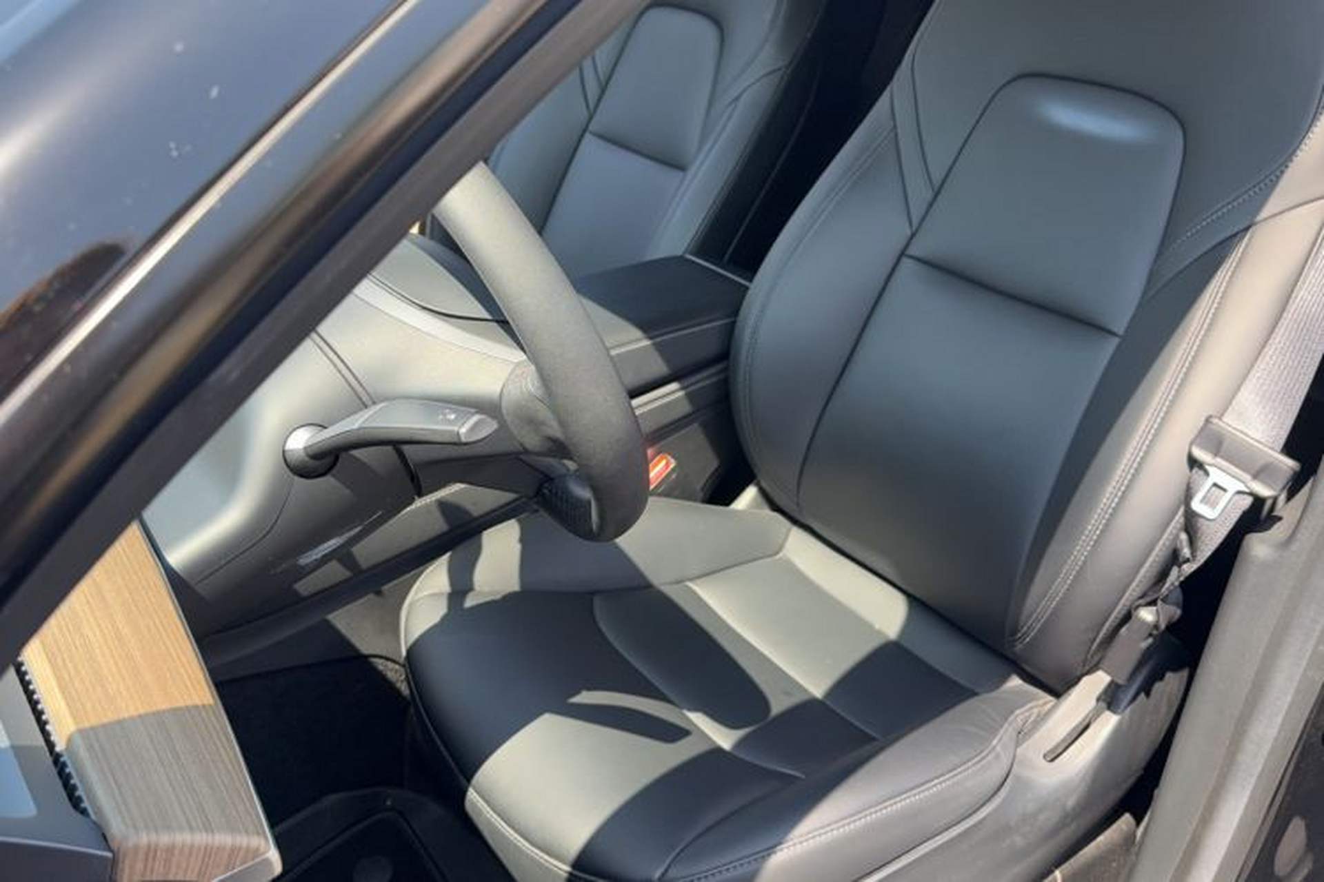 Used Tesla Model Y 2022 Rear-Wheel-Drive Version Left Front Seat