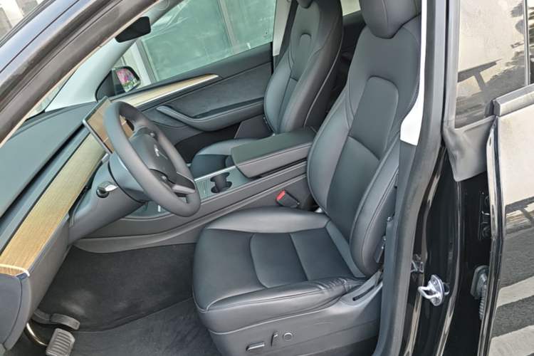 Used Tesla Model Y 2022 Rear-Wheel-Drive Version Left Front Seat