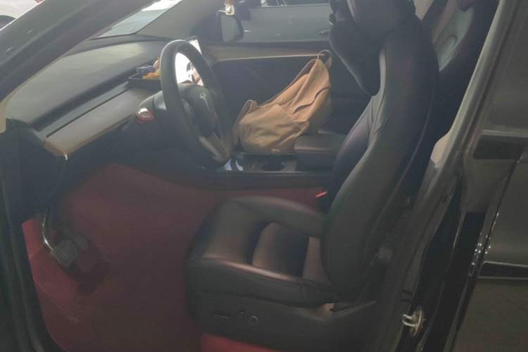 Used Tesla Model Y 2022 Long-Range All-Wheel-Drive Version Left Front Seat