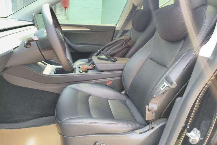 Used Tesla Model Y 2022 Rear-Wheel-Drive Version Left Front Seat