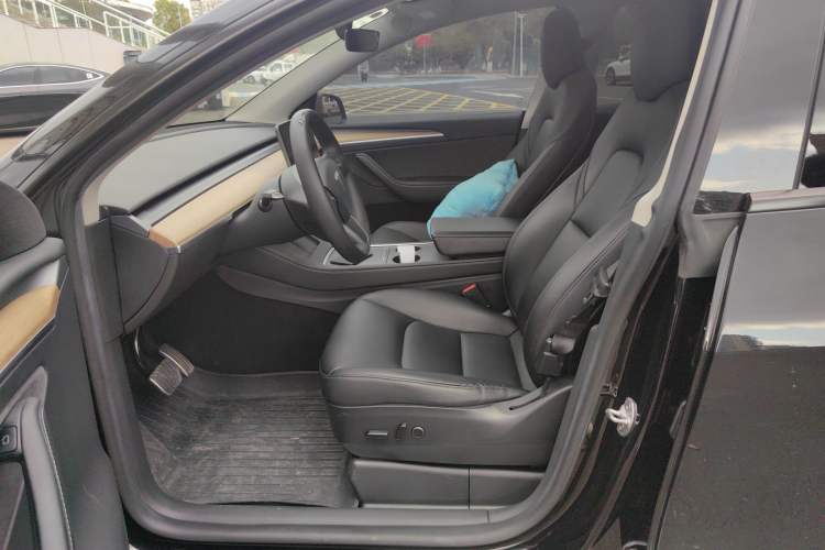 Used Tesla Model Y 2022 Rear-Wheel-Drive Version Left Front Seat