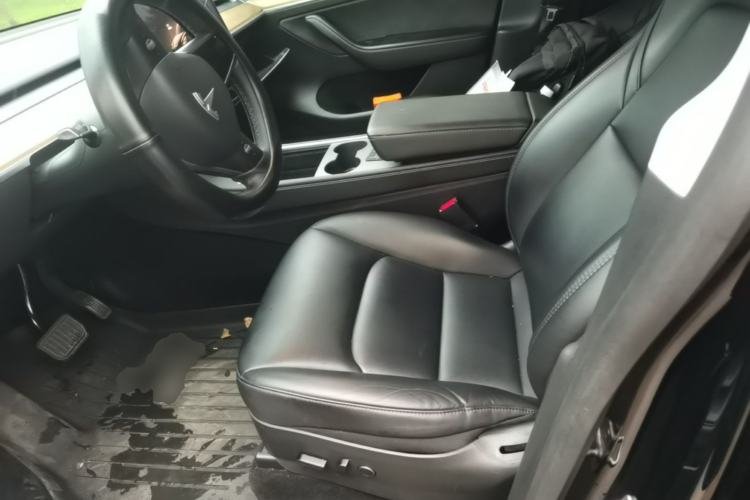 Used Tesla Model Y 2022 Long-Range All-Wheel-Drive Version Left Front Seat