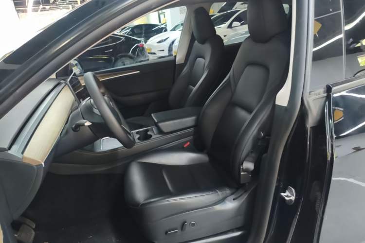 Used Tesla Model Y 2022 Rear-Wheel-Drive Version Left Front Seat
