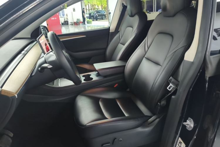 Used Tesla Model Y 2022 Rear-Wheel-Drive Version Left Front Seat