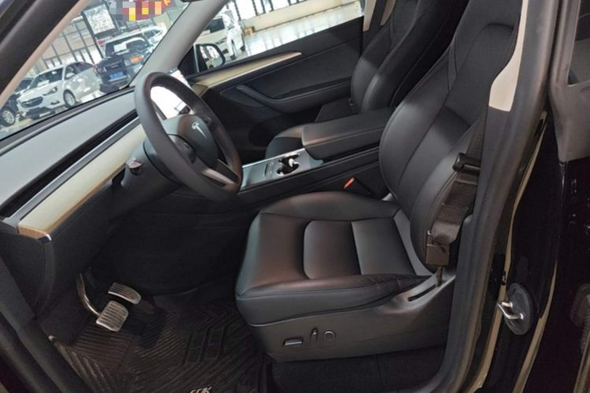 Used Tesla Model Y 2022 Rear-Wheel-Drive Version Left Front Seat
