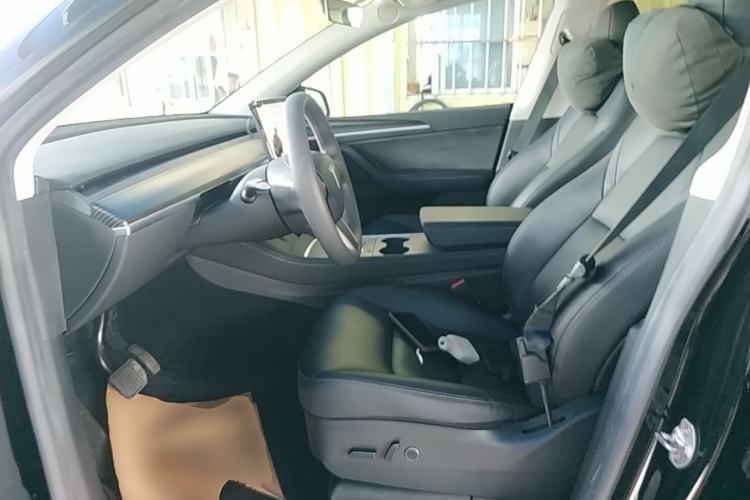 Used Tesla Model Y 2022 Rear-Wheel-Drive Version Left Front Seat