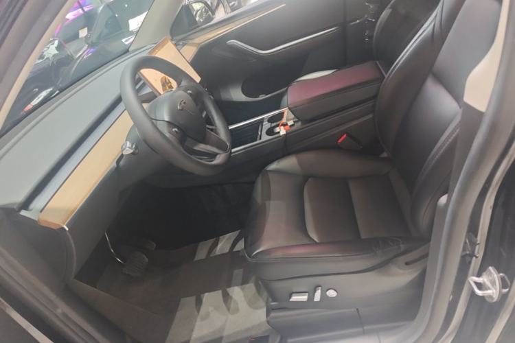 Used Tesla Model Y 2022 Rear-Wheel-Drive Version Left Front Seat