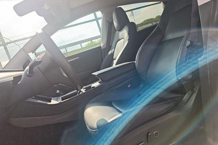 Used Tesla Model Y 2022 Rear-Wheel-Drive Version Left Front Seat