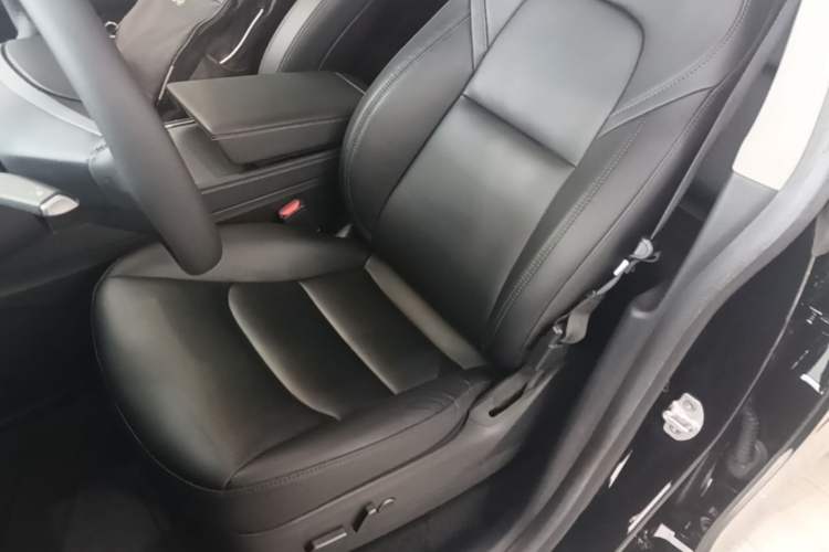 Used Tesla Model Y 2022 Performance High-Performance All-Wheel-Drive Version Left Front Seat
