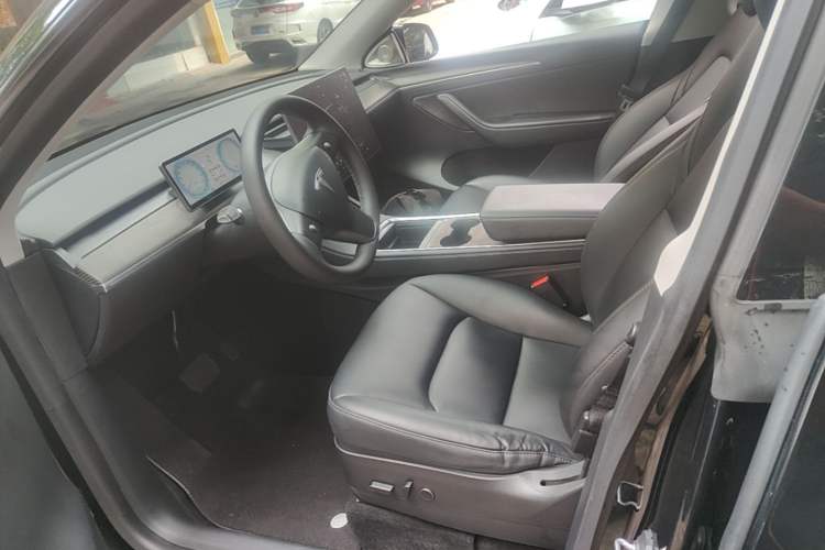 Used Tesla Model Y 2022 Rear-Wheel-Drive Version Left Front Seat