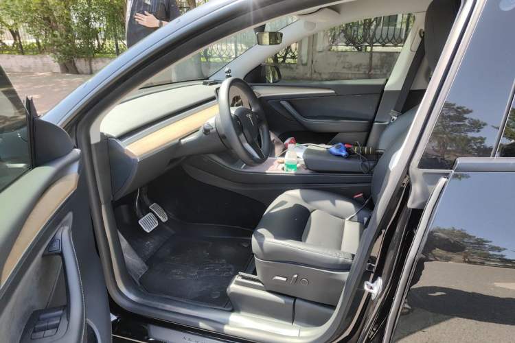 Used Tesla Model Y 2022 Rear-Wheel-Drive Version Left Front Seat