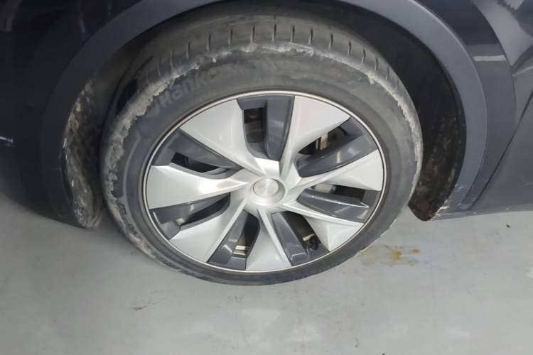 Used Tesla Model Y 2022 Revised Version Rear-Wheel Drive Left Front Wheel Hub