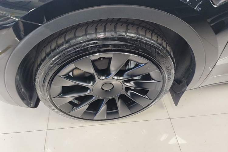 Used Tesla Model Y 2022 Rear-Wheel-Drive Version Left Front Wheel Hub