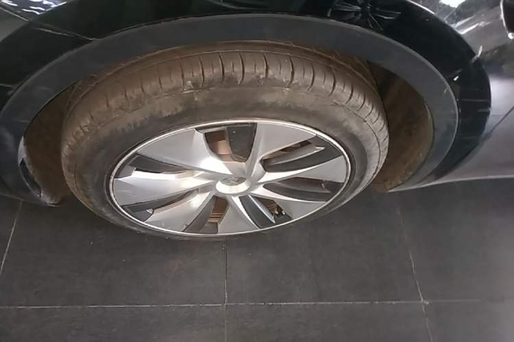 Used Tesla Model Y 2022 Rear-Wheel-Drive Version Left Front Wheel Hub