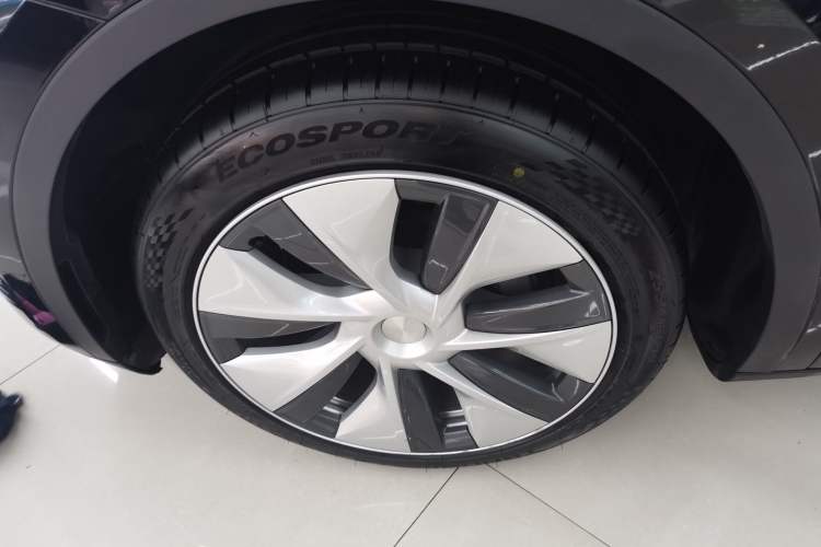 Used Tesla Model Y 2022 Revised Version Rear-Wheel Drive Left Front Wheel Hub