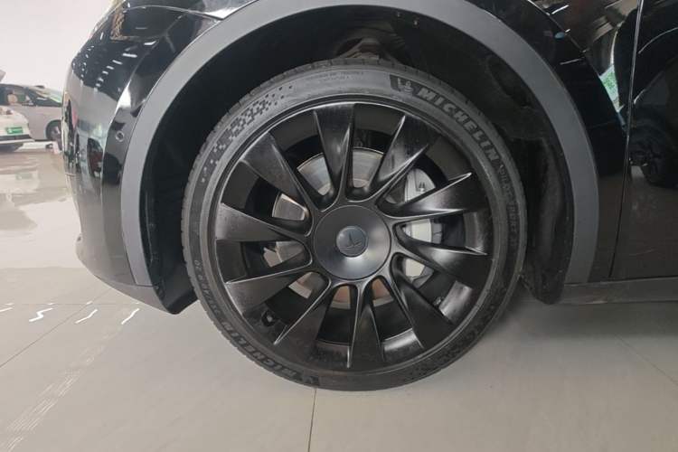 Used Tesla Model Y 2022 Rear-Wheel-Drive Version Left Front Wheel Hub