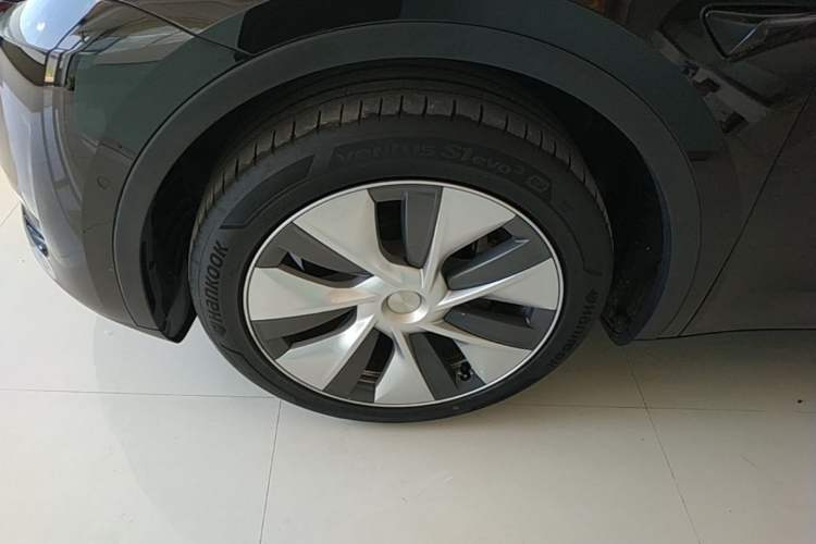 Used Tesla Model Y 2022 Rear-Wheel-Drive Version Left Front Wheel Hub