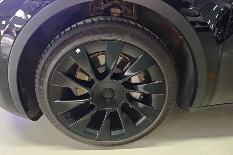 Used Tesla Model Y 2022 Rear-Wheel-Drive Version Left Front Wheel Hub