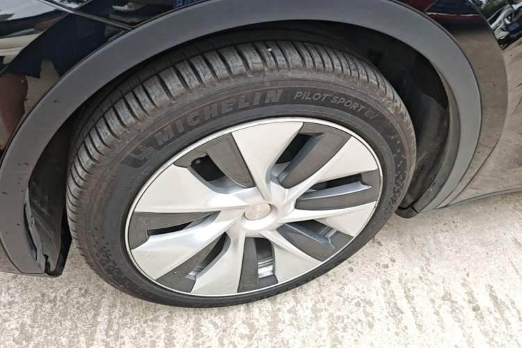 Used Tesla Model Y 2022 Rear-Wheel-Drive Version Left Front Wheel Hub