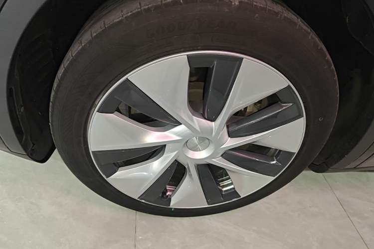 Used Tesla Model Y 2022 Revised Version Rear-Wheel Drive Left Front Wheel Hub
