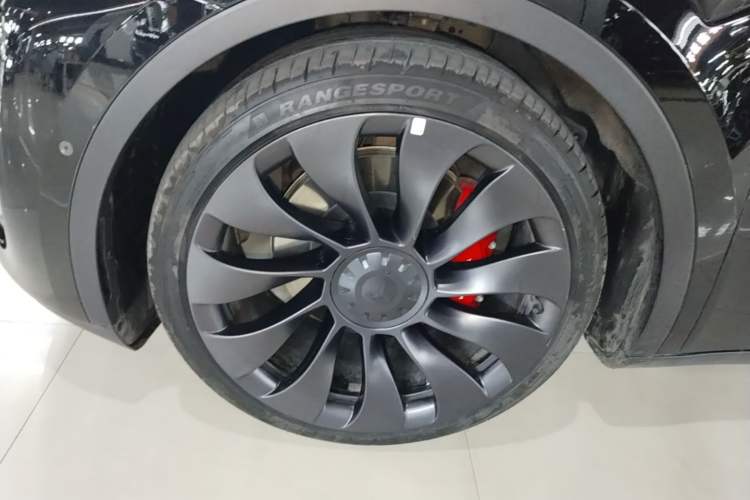 Used Tesla Model Y 2022 Performance High-Performance All-Wheel-Drive Version Left Front Wheel Hub