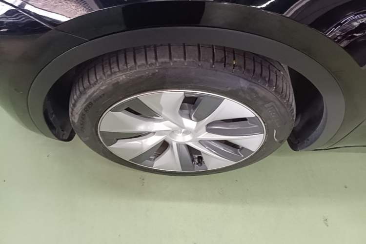 Used Tesla Model Y 2022 Rear-Wheel-Drive Version Left Front Wheel Hub