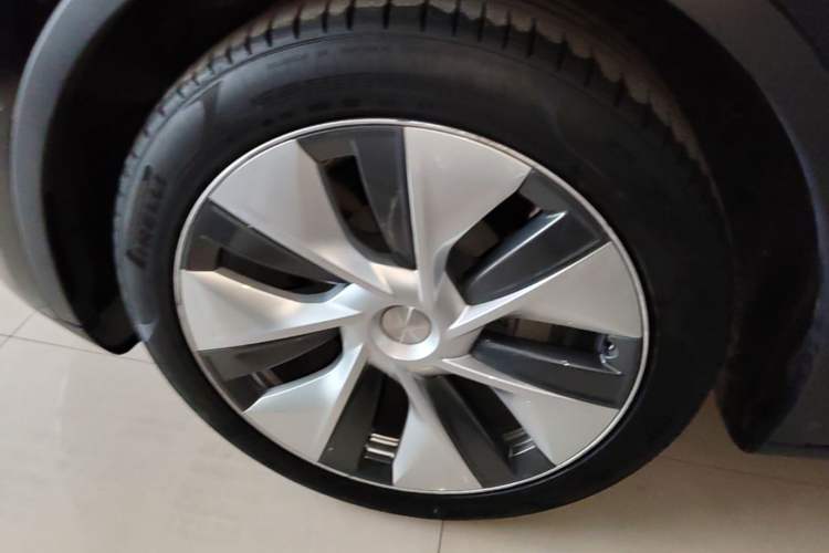 Used Tesla Model Y 2022 Revised Version Rear-Wheel Drive Left Front Wheel Hub