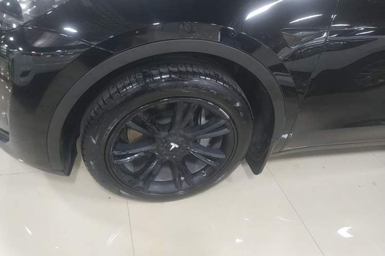 Used Tesla Model Y 2022 Rear-Wheel-Drive Version Left Front Wheel Hub