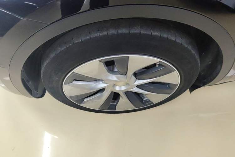 Used Tesla Model Y 2022 Revised Version Rear-Wheel Drive Left Front Wheel Hub