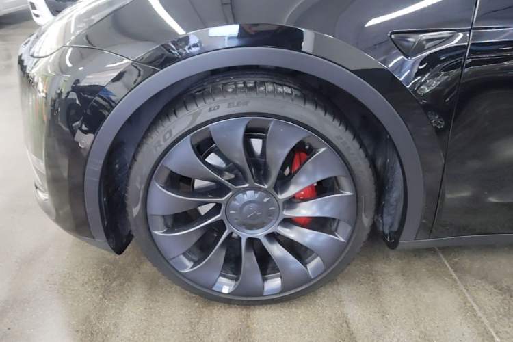 Used Tesla Model Y 2022 Performance High-Performance All-Wheel-Drive Version Left Front Wheel Hub