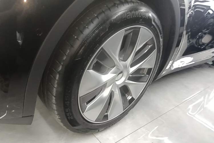 Used Tesla Model Y 2022 Revised Version Rear-Wheel Drive Left Front Wheel Hub